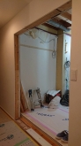 出入口を広げ、入口には樹脂サッシで開放感のあるお部屋に仕上げます。