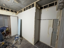 解体工事を行いました。
天井高をできる限り確保します。