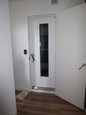 防音室入り口はスチール防音ドアと木製防音ドアでカバーしています。