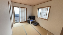 改修前のお部屋です。腰窓は埋めて壁にします。