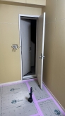 出入口には木製の防音ドアを2重で設置しています。