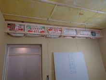 天井に梁型で吸排気ダクトボックスをつくっています。防音室は気密性の高い部屋に仕上がるため吸排気システムは必須です。