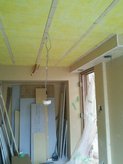 壁の補強、天井にも
 ロックウール使用で吸音性を高めます。