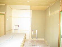 解体作業中です。
押入れと床の間撤去後です。