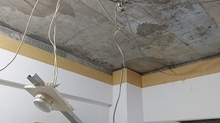 解体作業が始まりました。
天井解体後です。