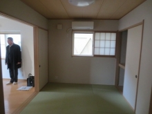 改修前のお部屋です。元は和室です。