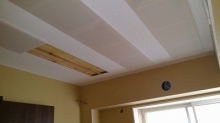 遮音補強が終わり、天井を吸音天井に仕上げていきます。