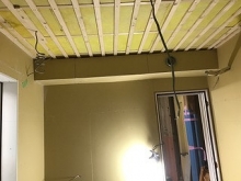 天井は吸音天井に仕上げていきます。