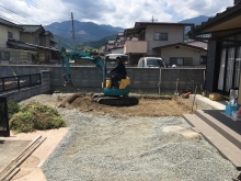 基礎工事開始です。