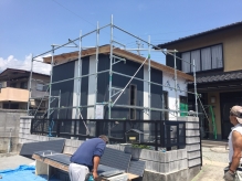 外壁工事をしています。