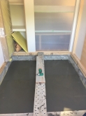 浮き床コンクリート工事を行いました。
