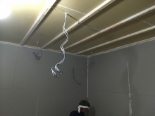 防音室側の壁と天井ができあがってきました。
第2遮音壁です。