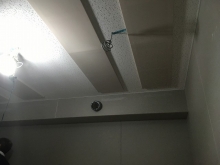 木工事完了です。
天井には弊社オリジナルの吸音パネルを設置しています。