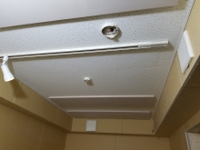 天井を吸音天井に仕上げました。