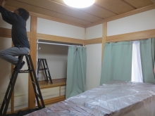 改修前のお部屋です。
既設の押入れは解体します。