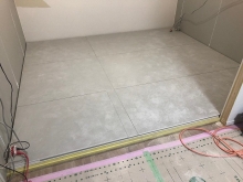 浮き床を施工しました。