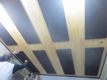 天井を吸音天井に仕上げました。