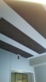 天井は弊社オリジナルの吸音パネルを取り付け音の響きの調整を行います。