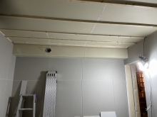 天井に梁型で吸排気ダクトボックスをつくりました。