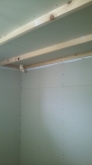 防音室の壁と天井をつくっています。

