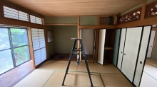 改修前のお部屋です。
和室から洋室へつくり変えます。