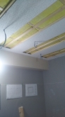 防音処理後に吸音天井に仕上げます。
