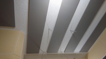 防音室の壁が出来上がり、天井は吸音天井に仕上げています。