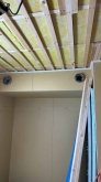 防音室の壁と天井の遮音補強が終わりました。
天井を吸音天井に仕上げています。
