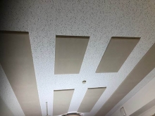 音響工事です。天井を吸音天井に仕上げました。
