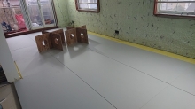 躯体に触れないお部屋を内側につくっていきます。
