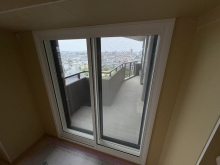 既設窓の内側に樹脂サッシを2重で設置しています。