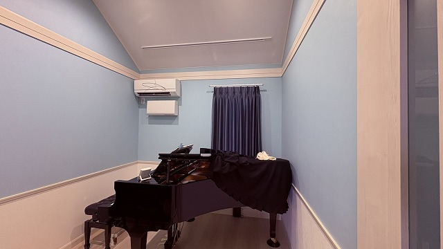 改修前の他社防音室です。