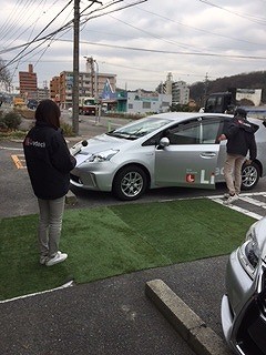 車のドア開閉音の測定中です。